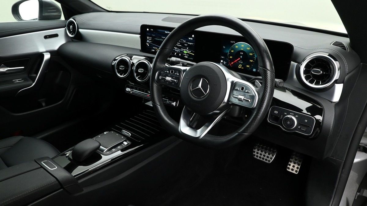 Mercedes-Benz CLA Image 2