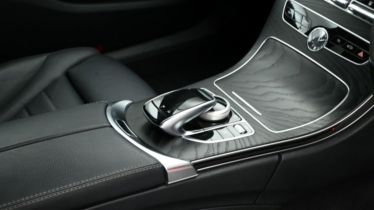 Mercedes-Benz C Class Image 2