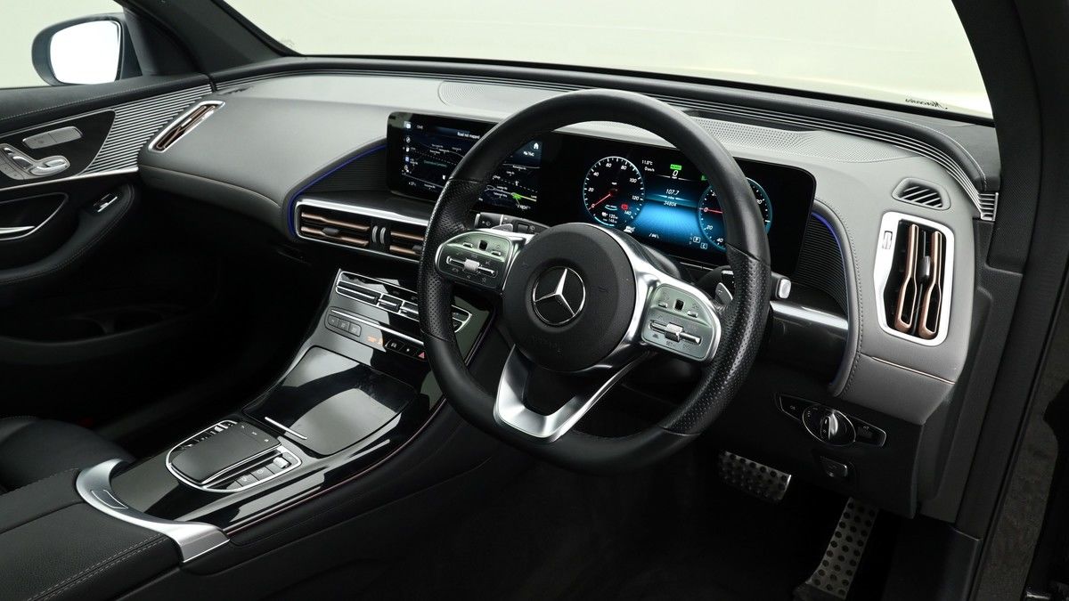 Mercedes-Benz EQC Image 3