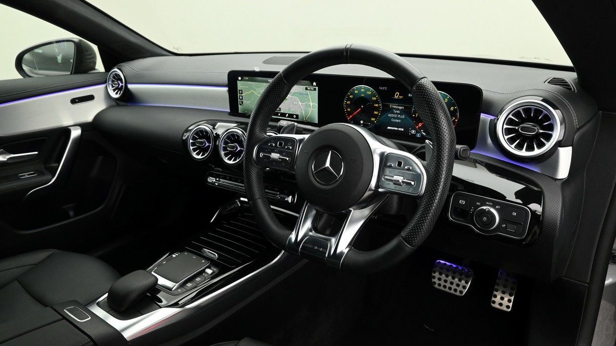 Mercedes-Benz CLA Image 3