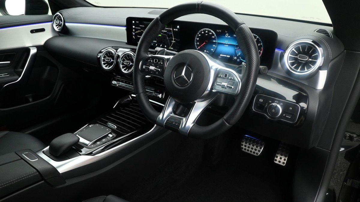 Mercedes-Benz CLA Image 2