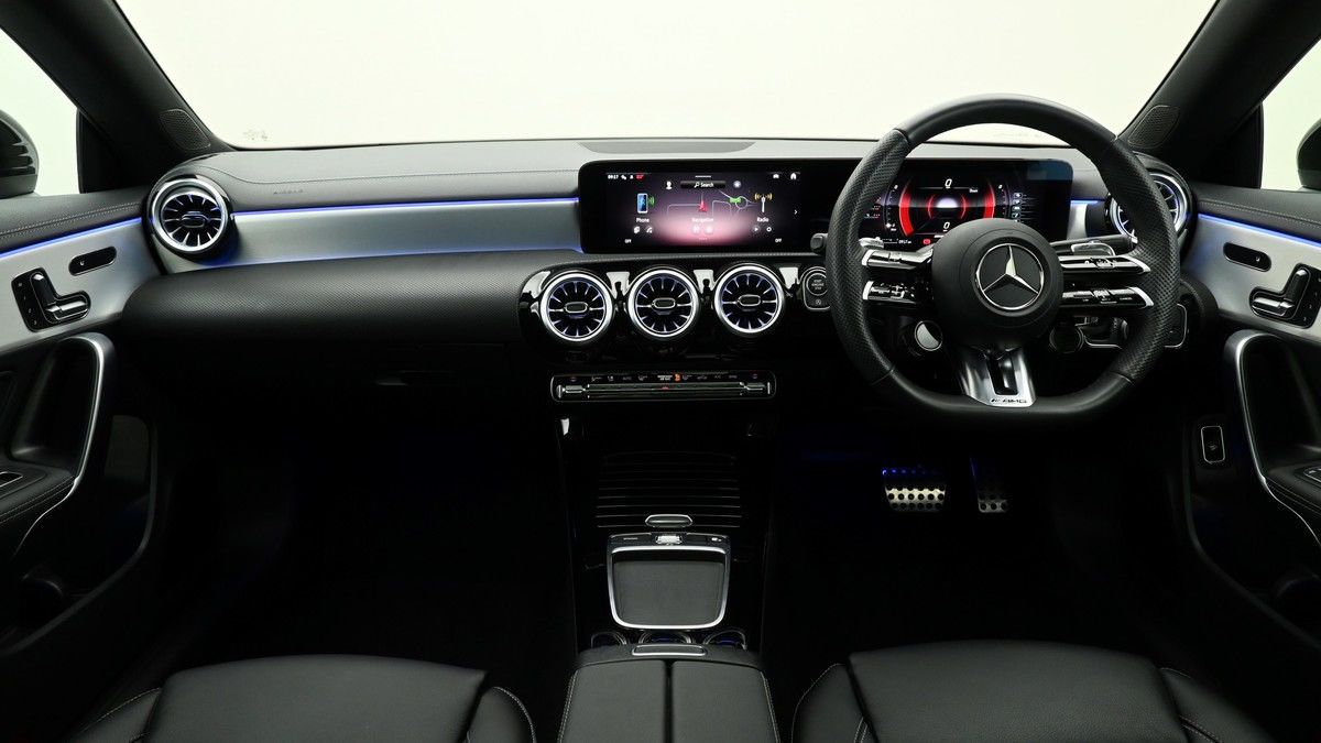 Mercedes-Benz CLA Image 14