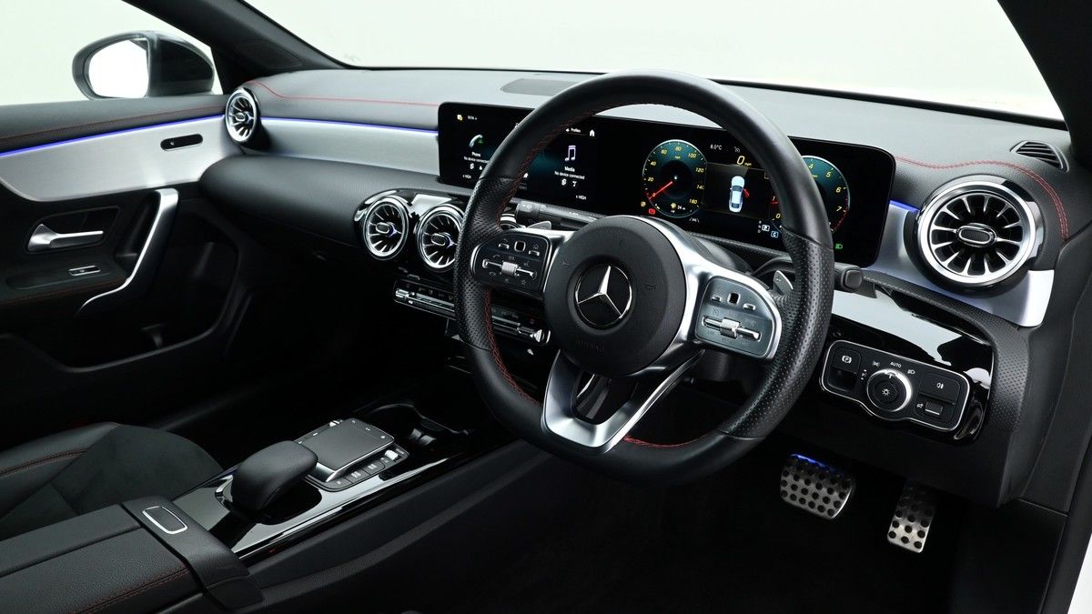 Mercedes-Benz CLA Image 3