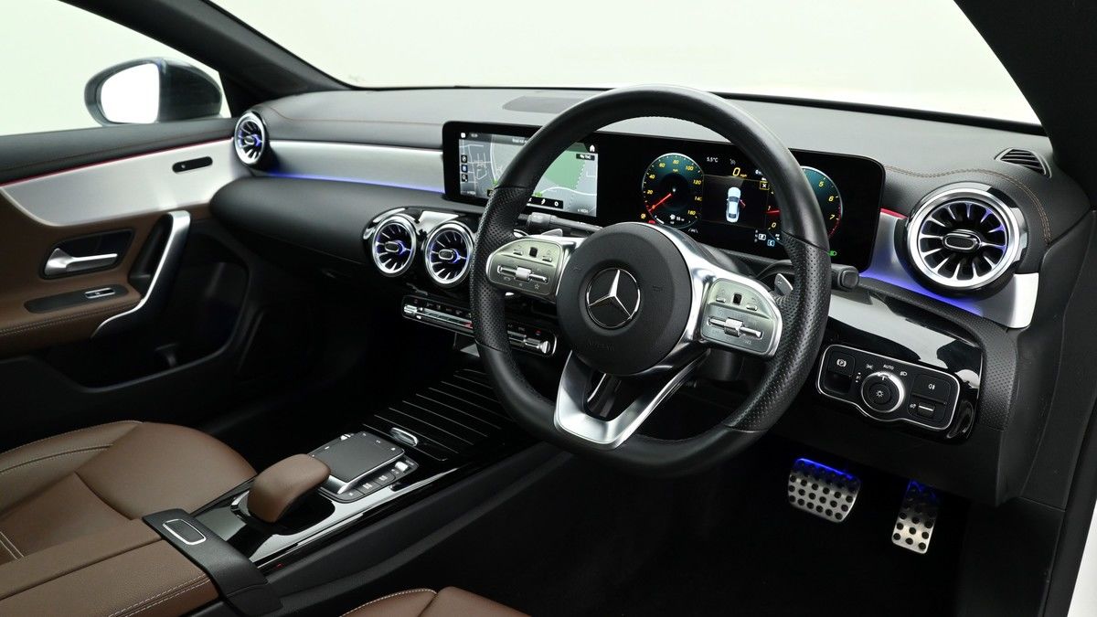 Mercedes-Benz CLA Image 3