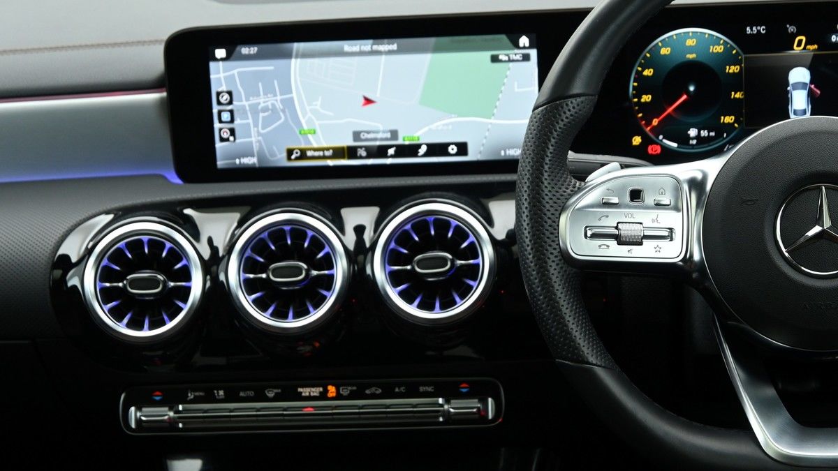 Mercedes-Benz CLA Image 15