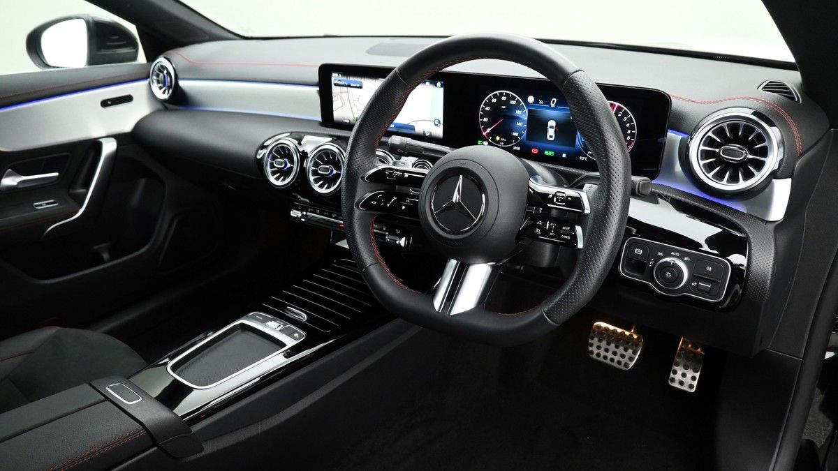 Mercedes-Benz CLA Image 2