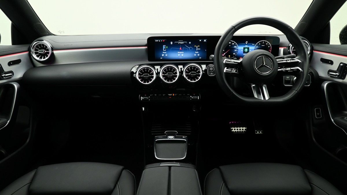 Mercedes-Benz CLA Image 14