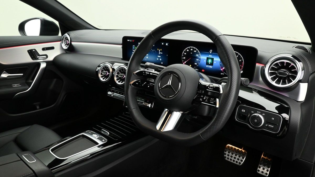 Mercedes-Benz CLA Image 3