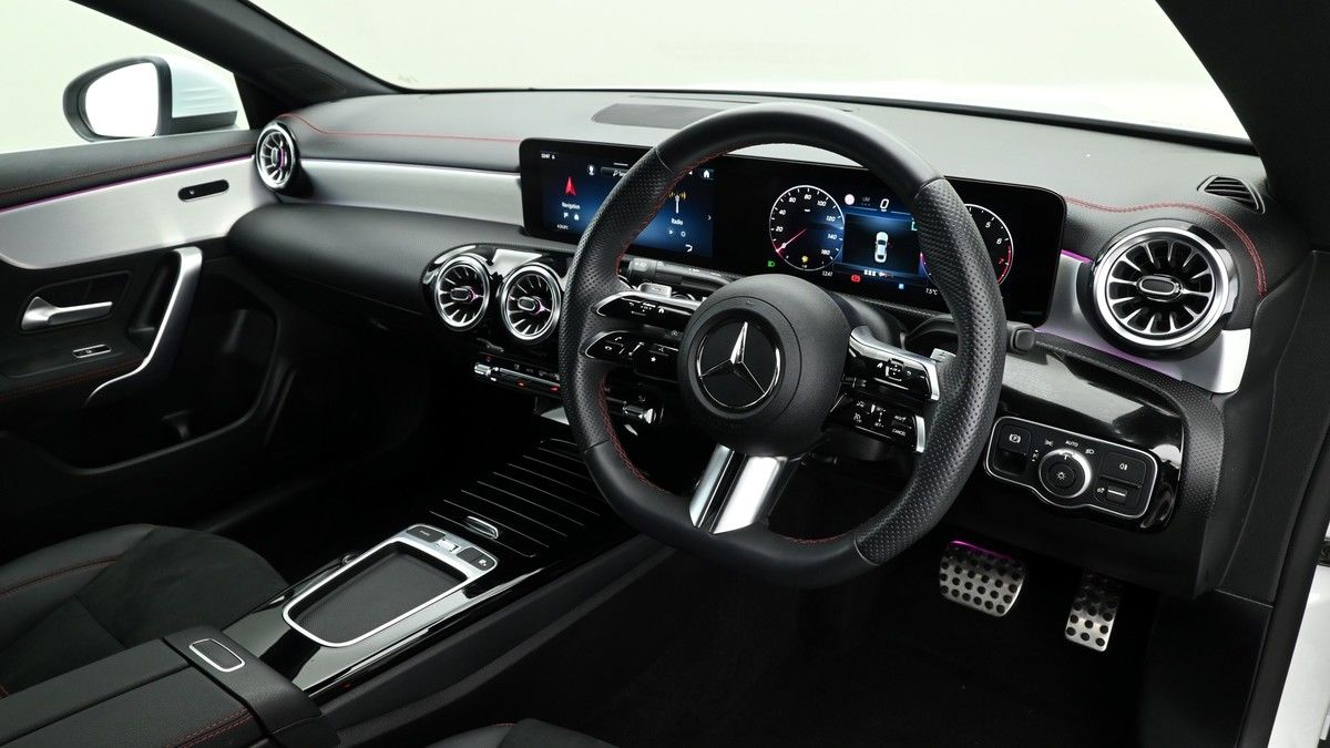 Mercedes-Benz CLA Image 3