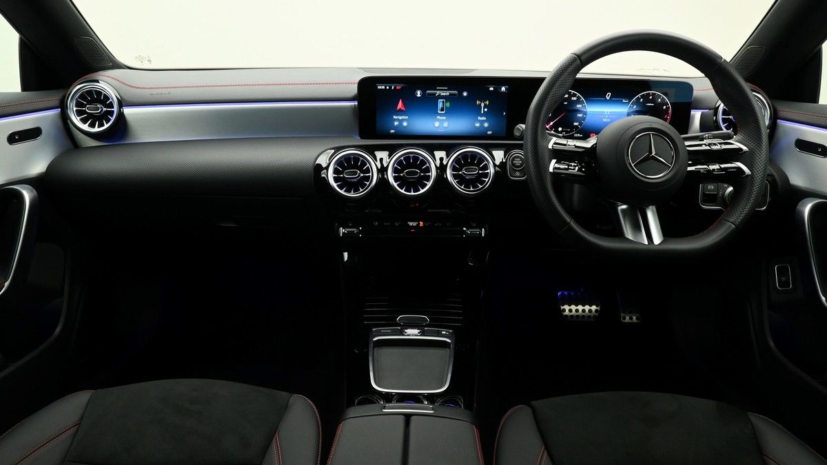 Mercedes-Benz CLA Image 14