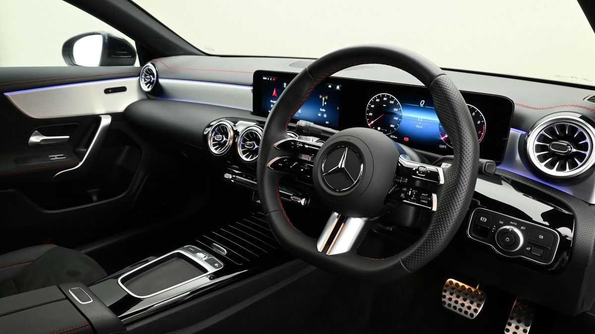 Mercedes-Benz CLA Image 3