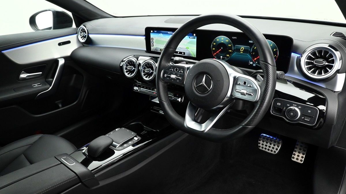 Mercedes-Benz CLA Image 2