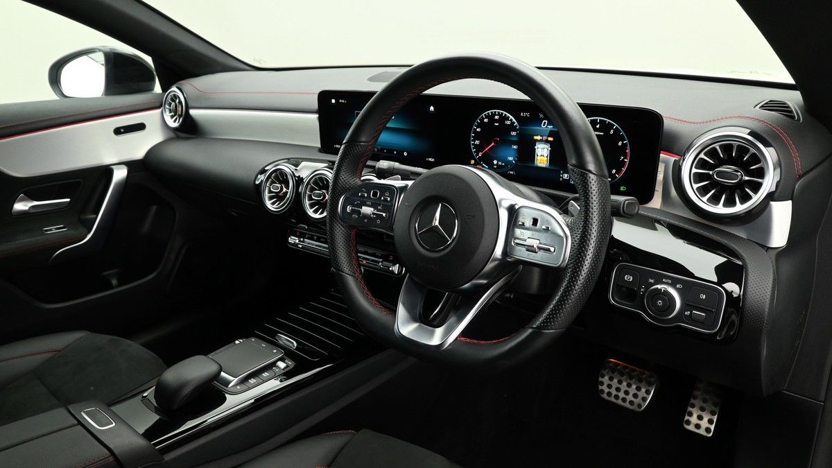 Mercedes-Benz CLA Image 3