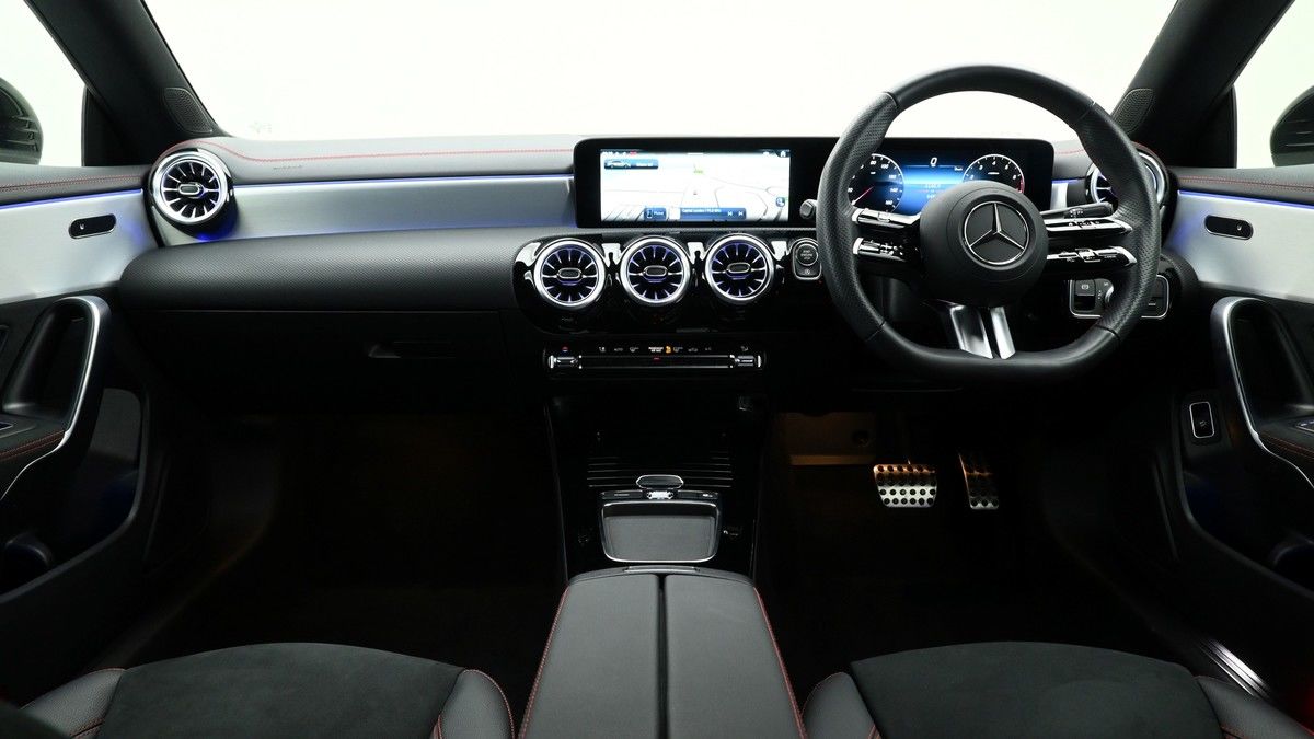 Mercedes-Benz CLA Image 12