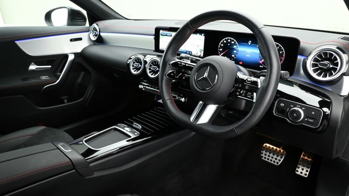 Mercedes-Benz CLA Image 2