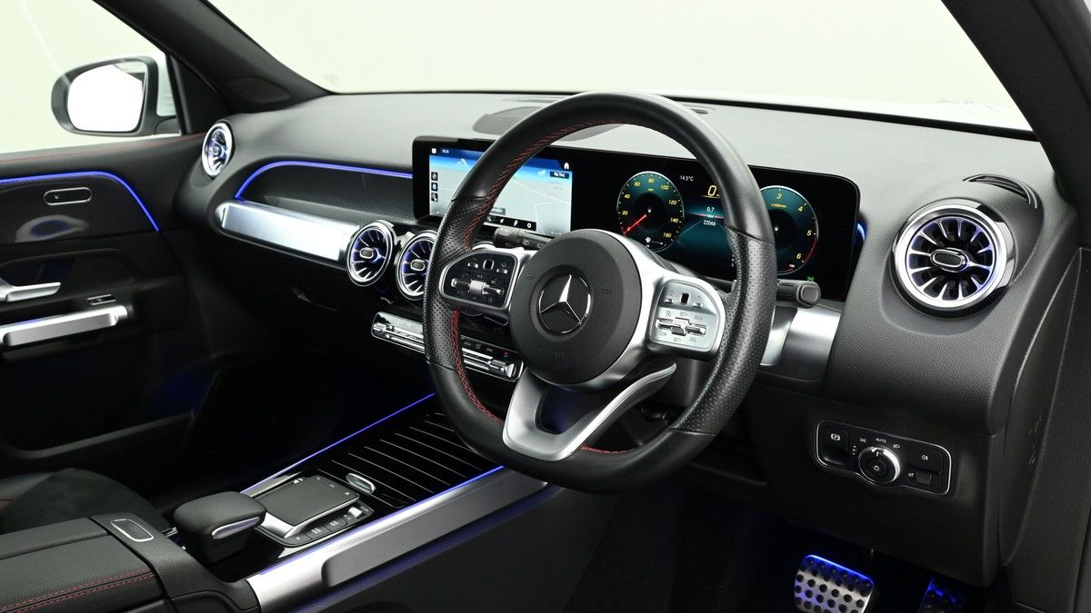 Mercedes-Benz GLB Image 3