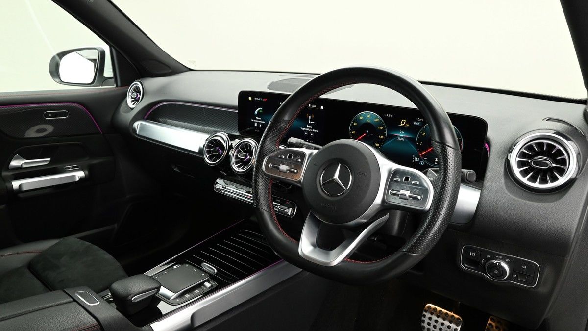 Mercedes-Benz GLB Image 3