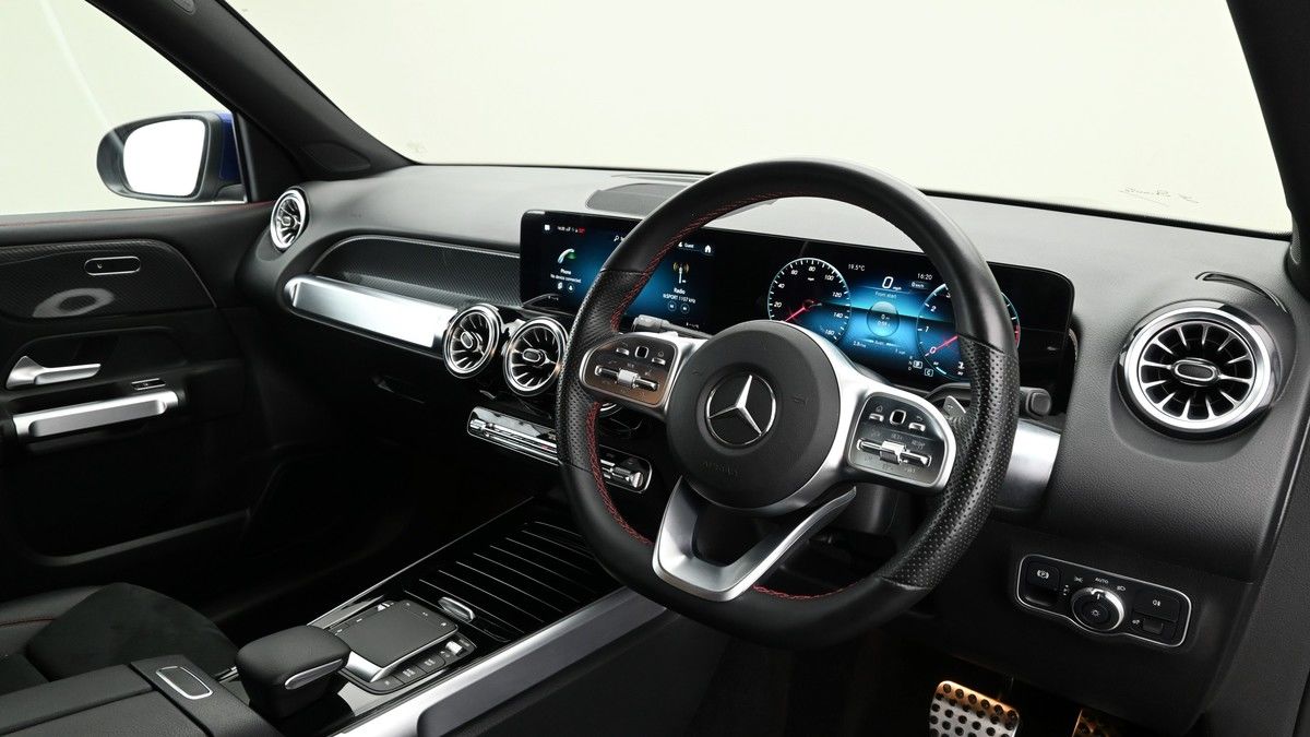 Mercedes-Benz GLB Image 3