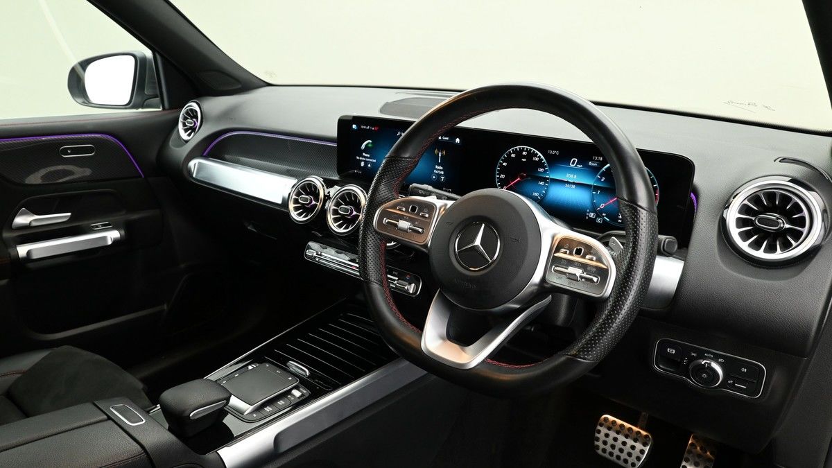 Mercedes-Benz GLB Image 3