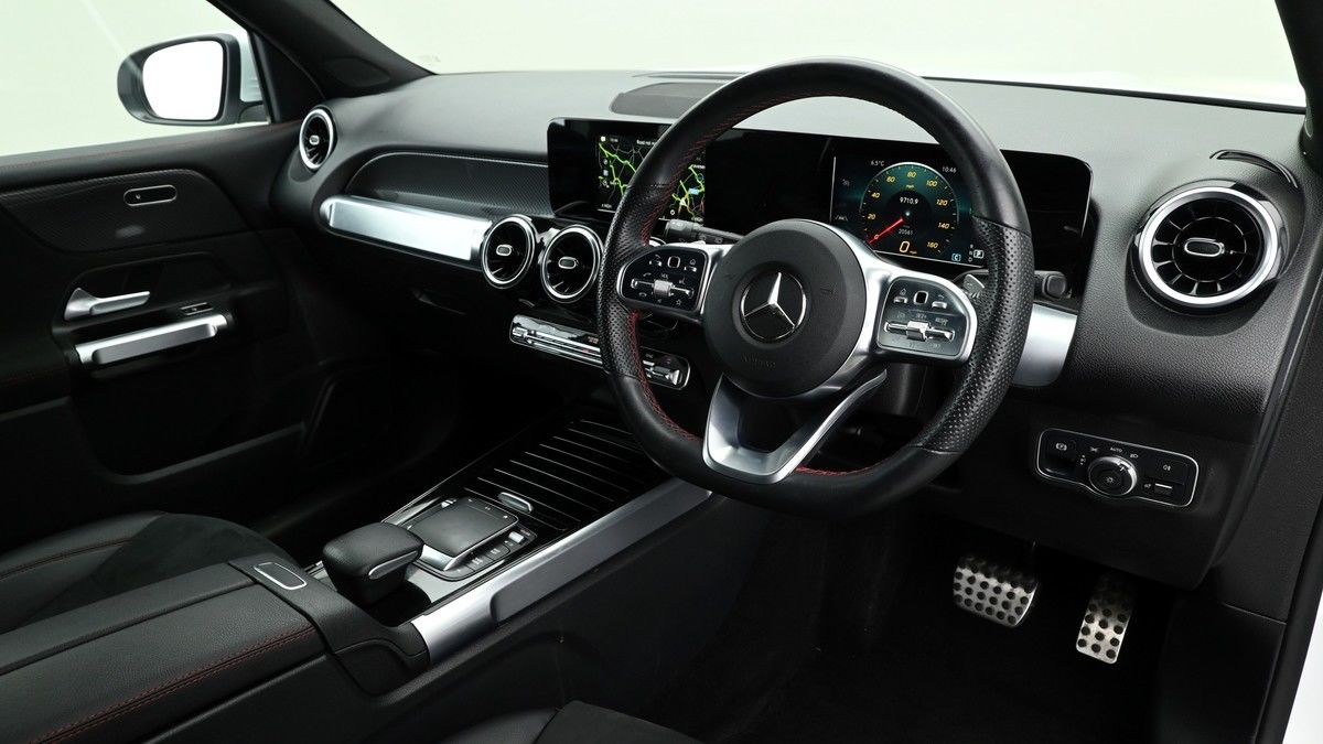 Mercedes-Benz GLB Image 2