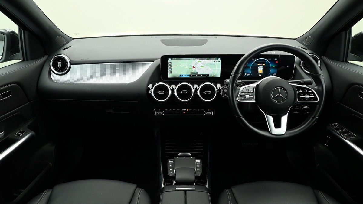 Mercedes-Benz GLA Image 14