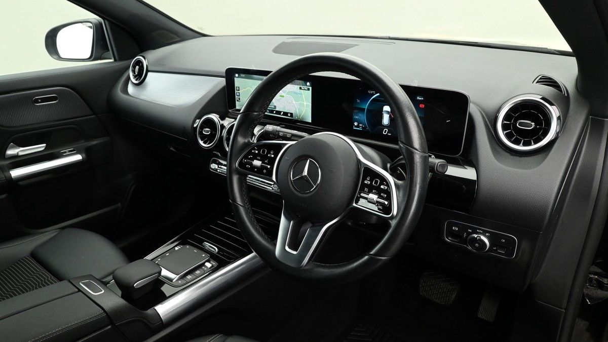 Mercedes-Benz GLA Image 3