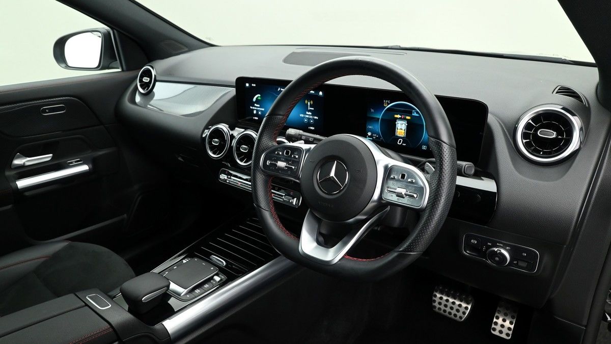 Mercedes-Benz GLA Image 3