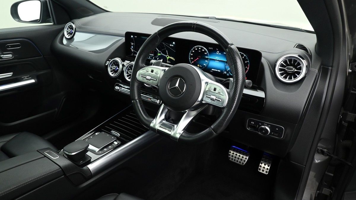 Mercedes-Benz GLA Image 3