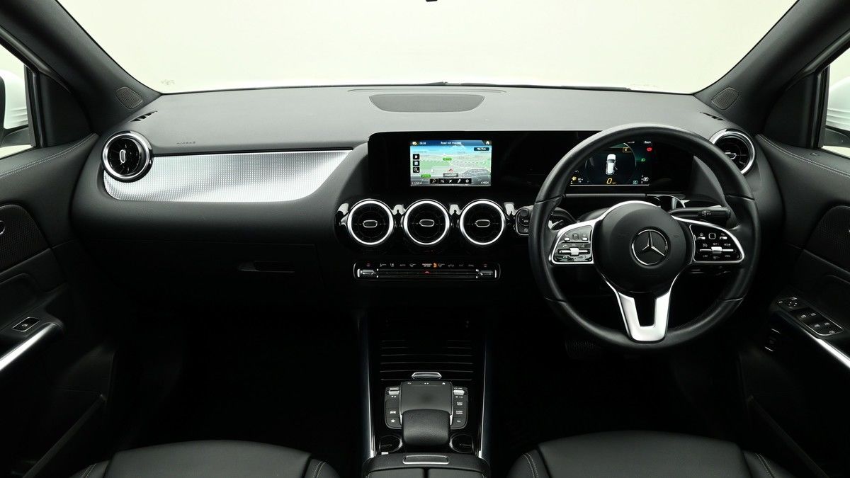 Mercedes-Benz GLA Image 14