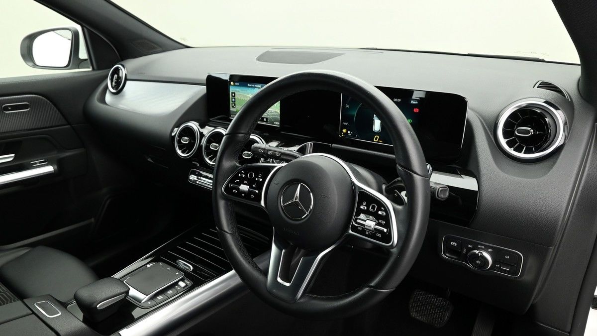 Mercedes-Benz GLA Image 3