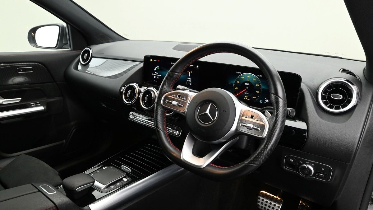 Mercedes-Benz GLA Image 3