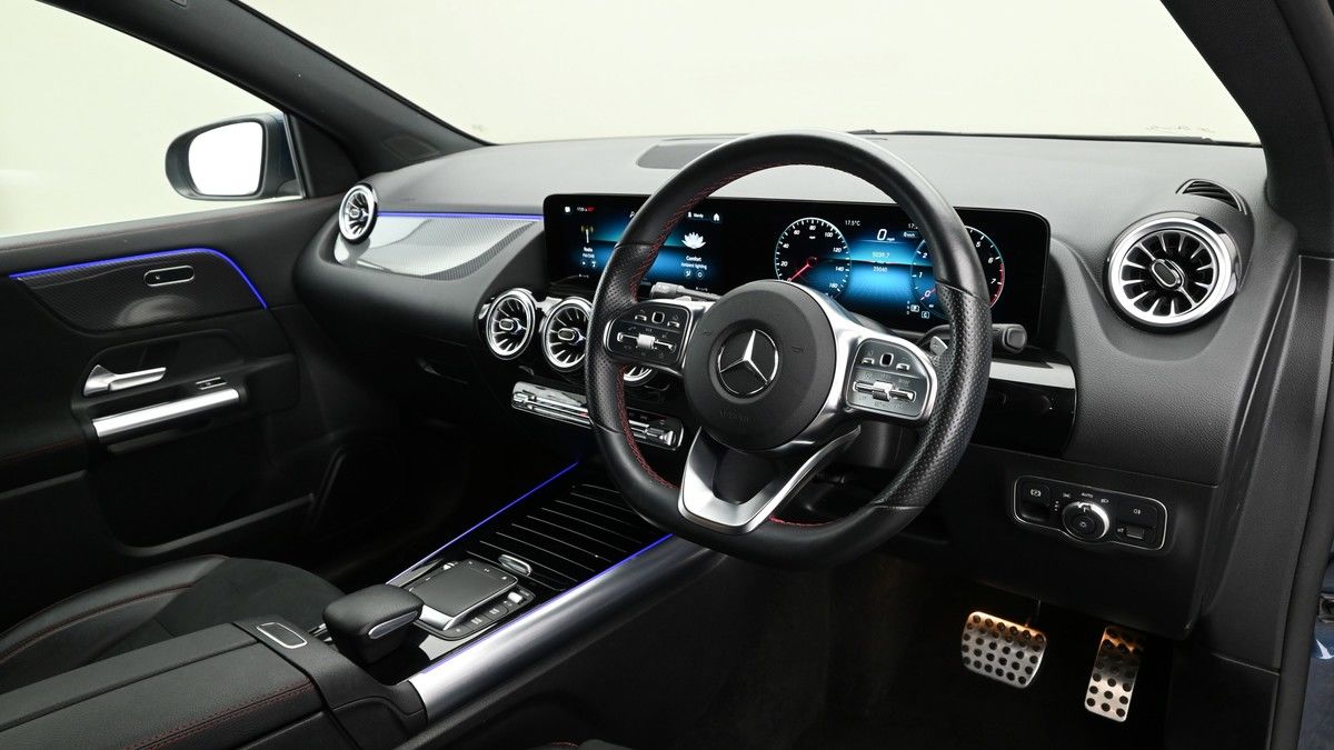 Mercedes-Benz GLA Image 3