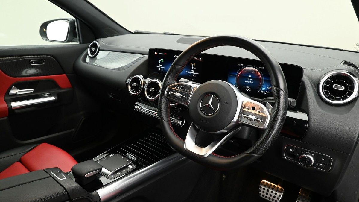 Mercedes-Benz GLA Image 3