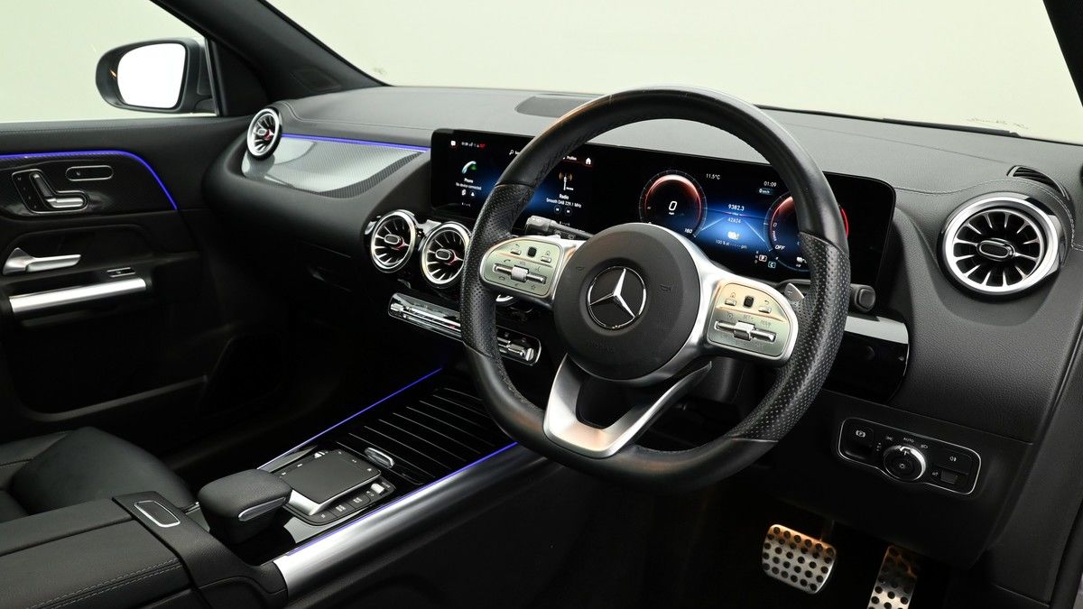 Mercedes-Benz GLA Image 3