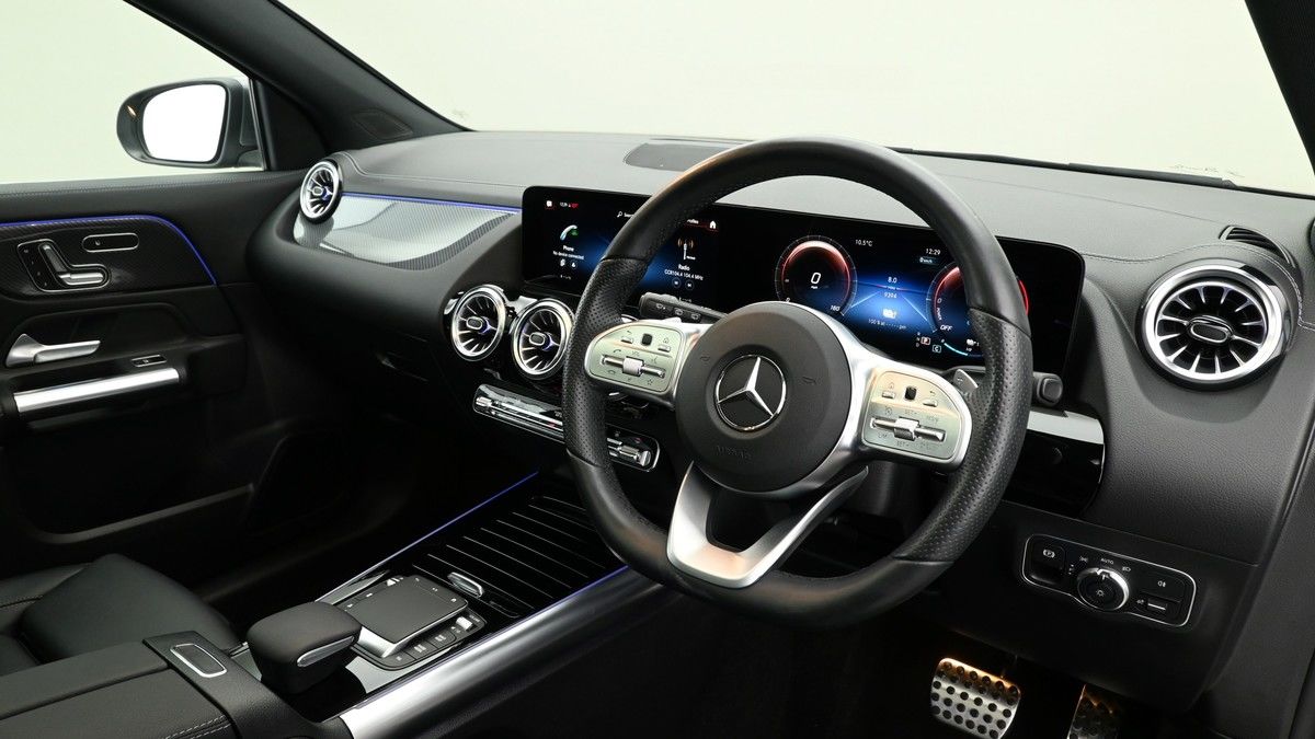 Mercedes-Benz GLA Image 3