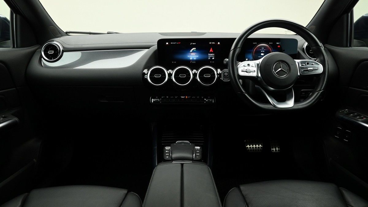 Mercedes-Benz GLA Image 14