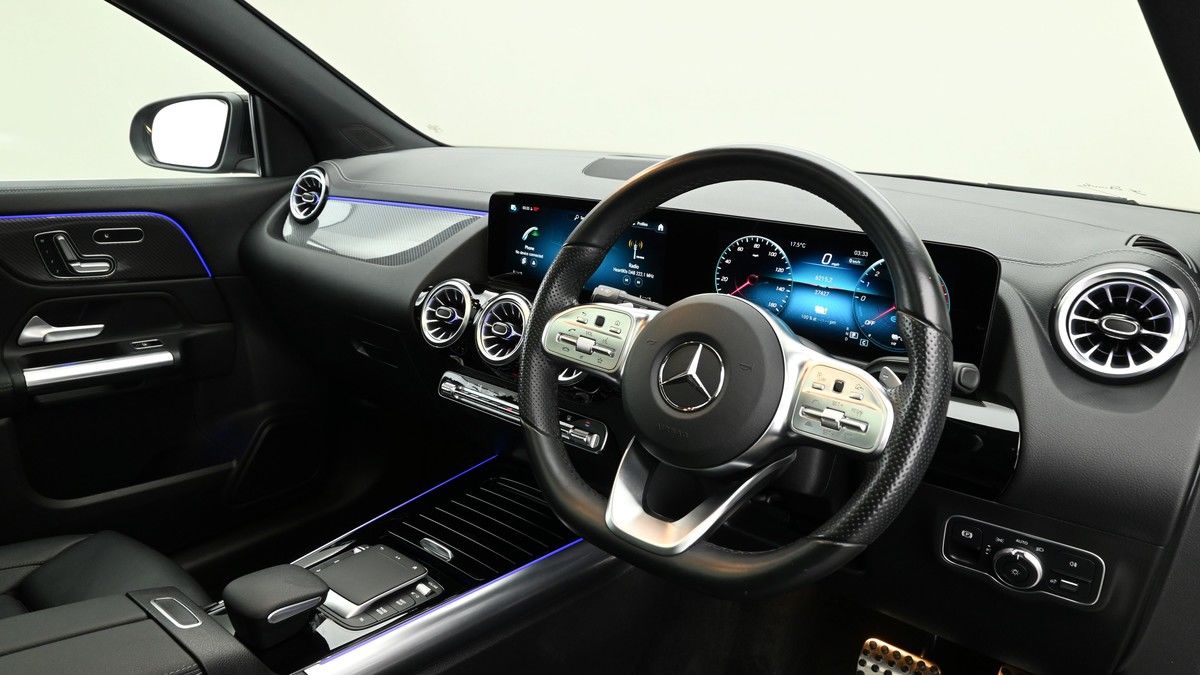 Mercedes-Benz GLA Image 3