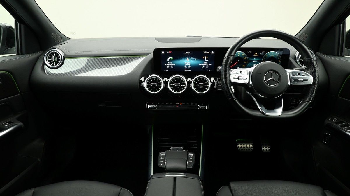 Mercedes-Benz GLA Image 14