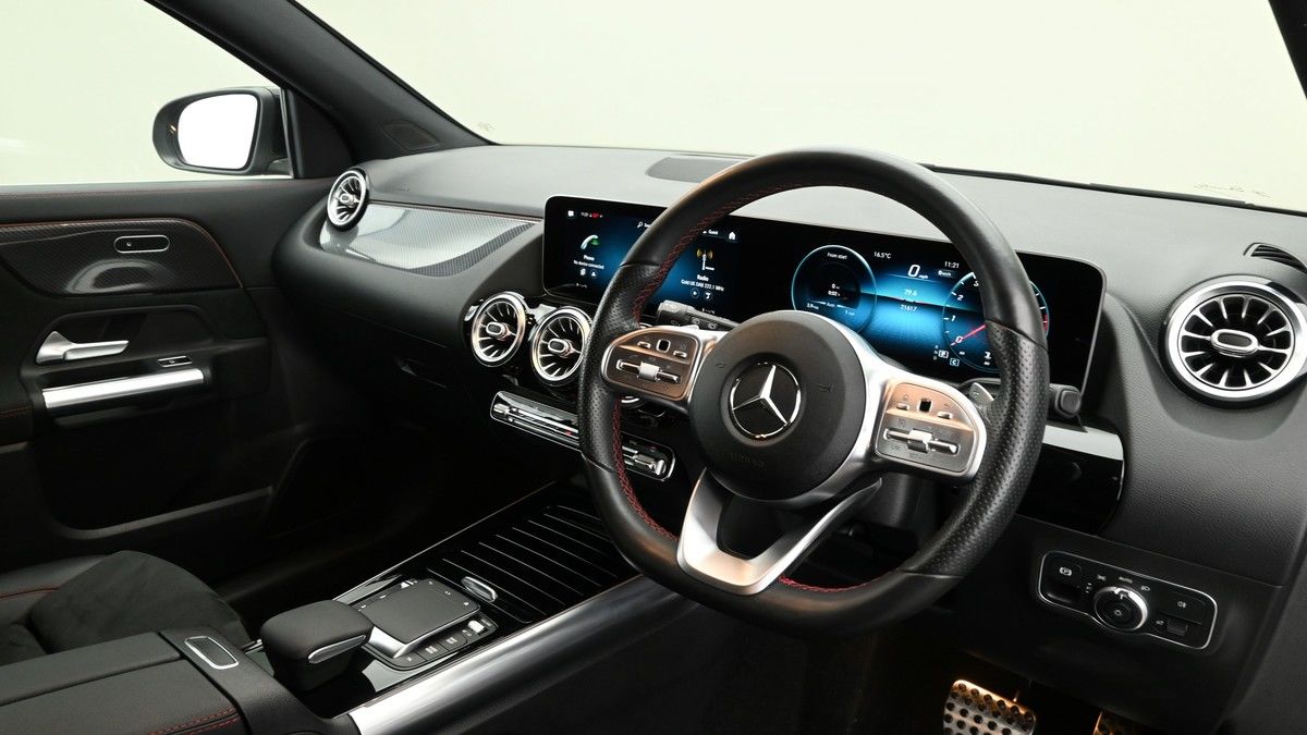 Mercedes-Benz GLA Image 3