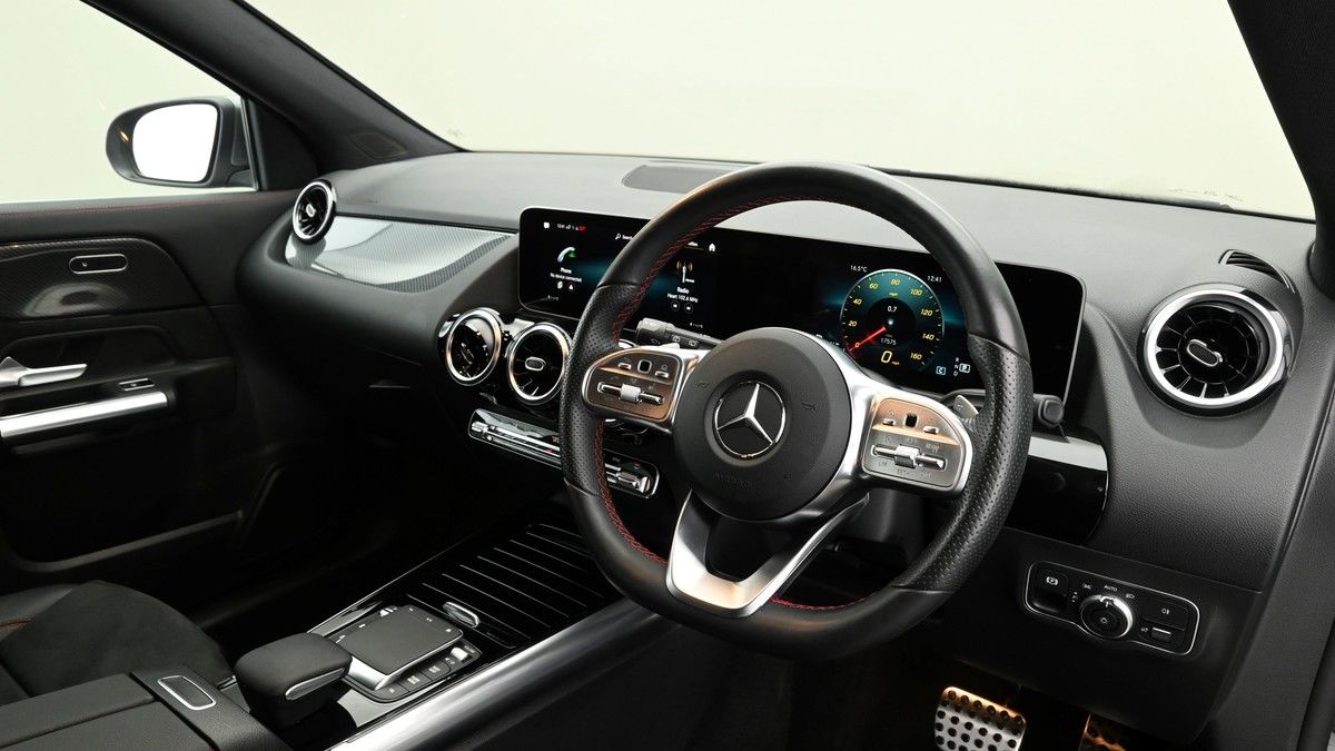 Mercedes-Benz GLA Image 3