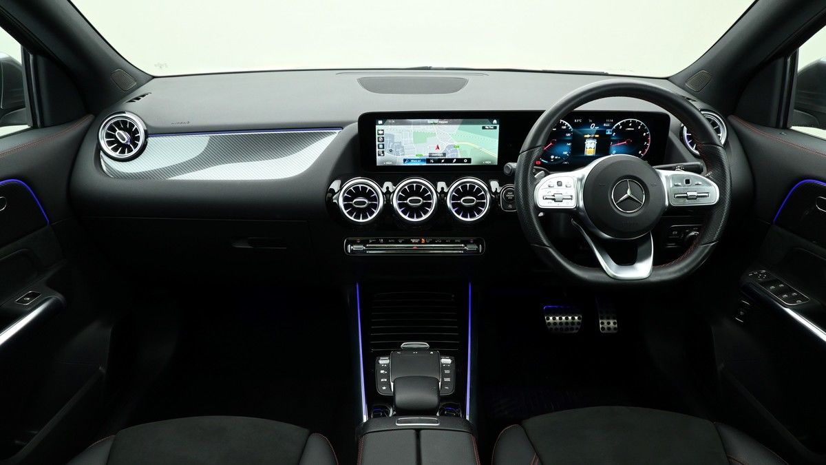 Mercedes-Benz GLA Image 14