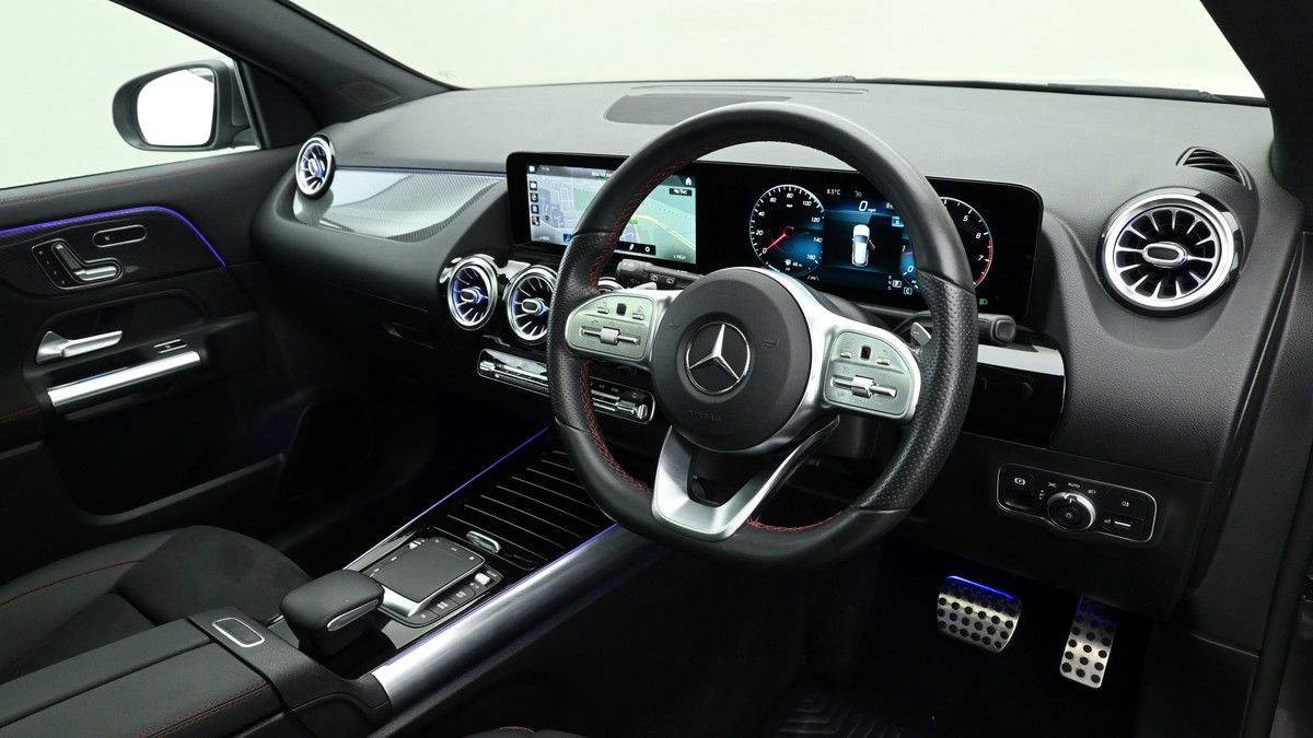 Mercedes-Benz GLA Image 3