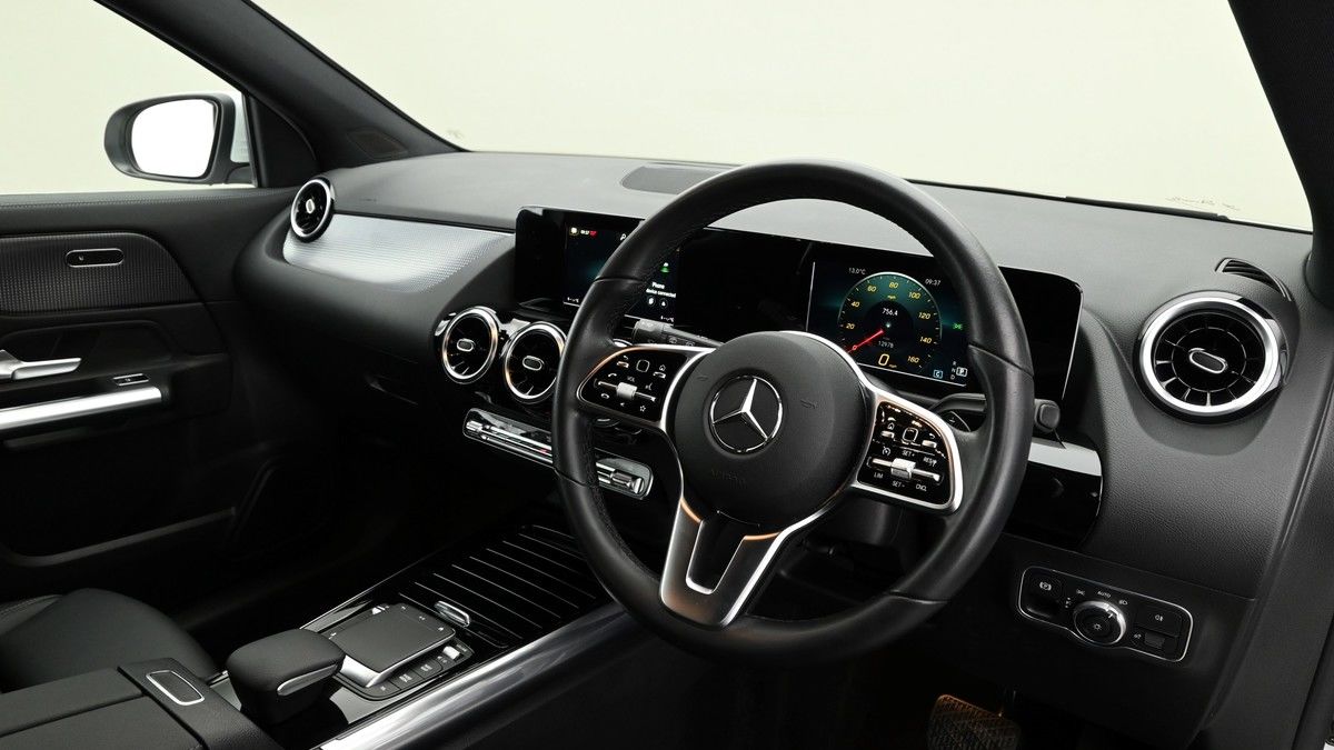 More views of Mercedes-Benz GLA