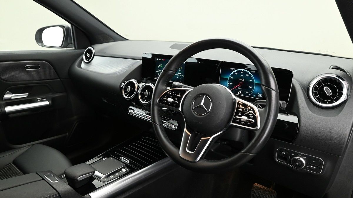 Mercedes-Benz GLA Image 3