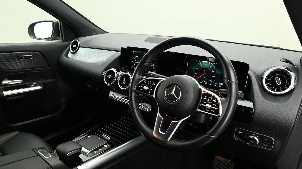 Mercedes-Benz GLA Image 3