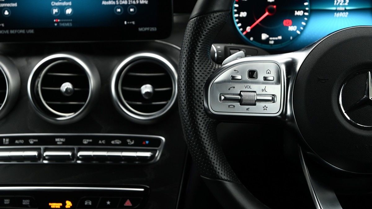 Mercedes-Benz GLC Image 15