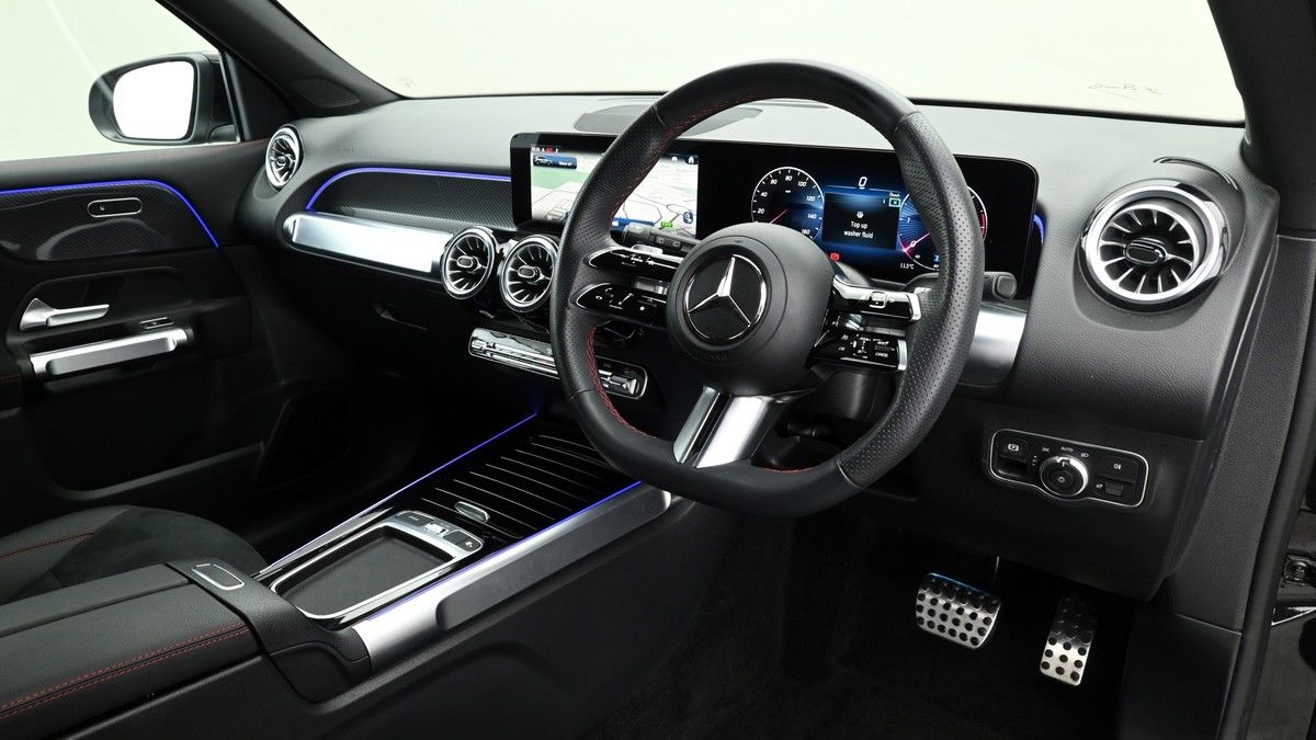 Mercedes-Benz GLB Image 2