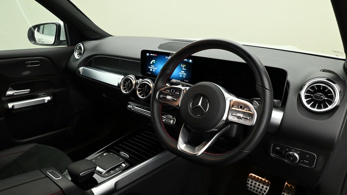 Mercedes-Benz GLB Image 3