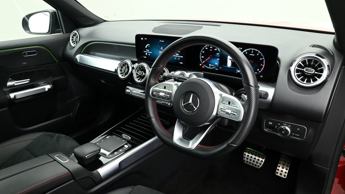 Mercedes-Benz GLB Image 3