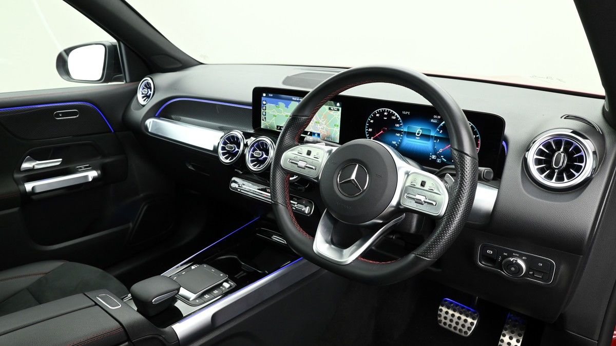 Mercedes-Benz GLB Image 3